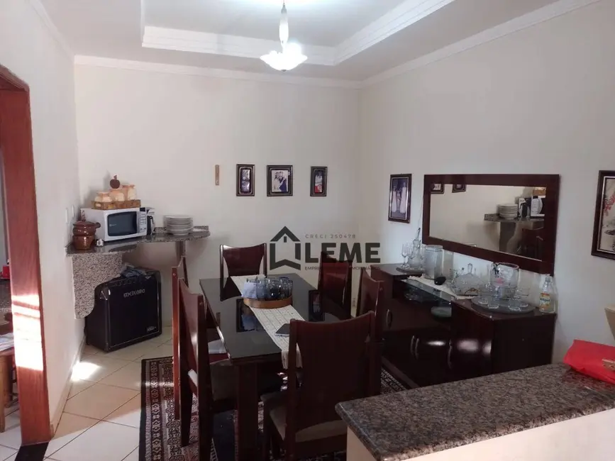 Foto 2 de Casa com 4 quartos à venda, 272m2 em Jardim São Francisco, Mococa - SP