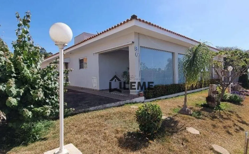 Foto 1 de Casa com 3 quartos à venda, 1500m2 em Casa Branca - SP