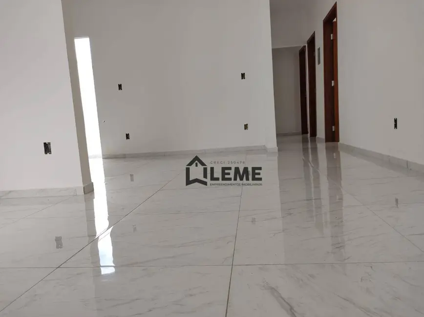 Foto 4 de Casa com 3 quartos à venda, 250m2 em Mococa - SP