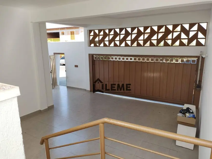 Casa com 3 quartos à venda e para alugar, 360m2 em Jardim Residencial do Bosque, Mococa - SP - imagem 4 Foto 4 de Casa com 3 quartos à venda e para alugar, 360m2 em Jardim Residencial do Bosque, Mococa - SP