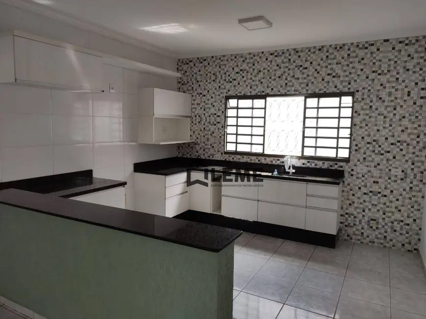 Casa com 3 quartos à venda e para alugar, 360m2 em Jardim Residencial do Bosque, Mococa - SP - imagem 3 Foto 3 de Casa com 3 quartos à venda e para alugar, 360m2 em Jardim Residencial do Bosque, Mococa - SP