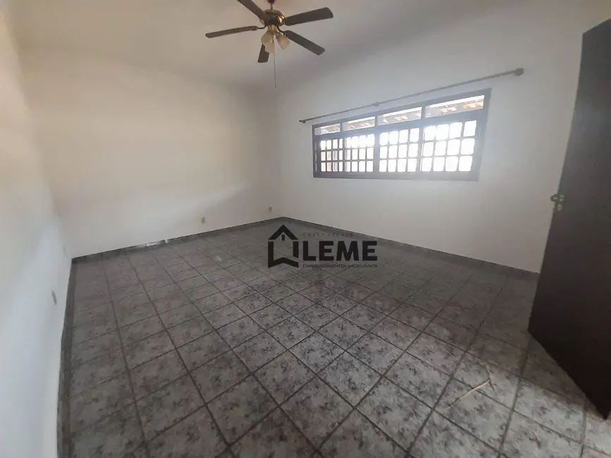 Casa com 4 quartos à venda, 754m2 em Mococa - SP - imagem 3 Foto 3 de Casa com 4 quartos à venda, 754m2 em Mococa - SP