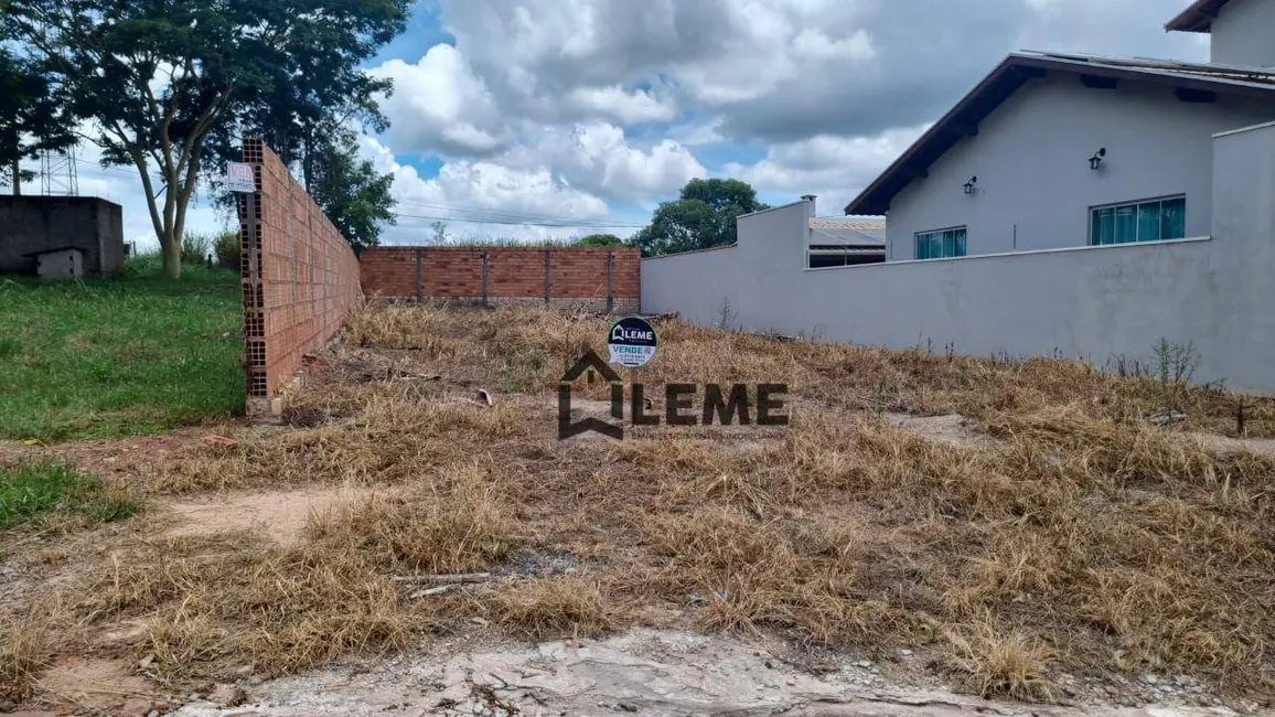 Foto 1 de Terreno / Lote à venda, 379m2 em Mococa - SP