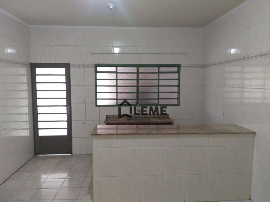 Casa com 3 quartos à venda, 300m2 em Jardim Primavera, Mococa - SP - imagem 4 Foto 4 de Casa com 3 quartos à venda, 300m2 em Jardim Primavera, Mococa - SP