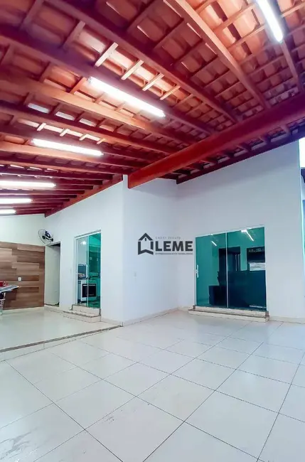 Foto 2 de Casa com 3 quartos à venda, 260m2 em Jardim do Imperador, Mococa - SP