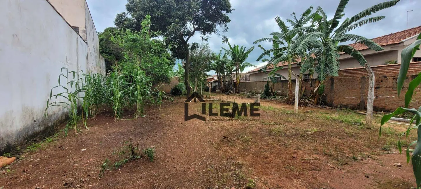 Foto 1 de Terreno / Lote à venda em Centro, Mococa - SP