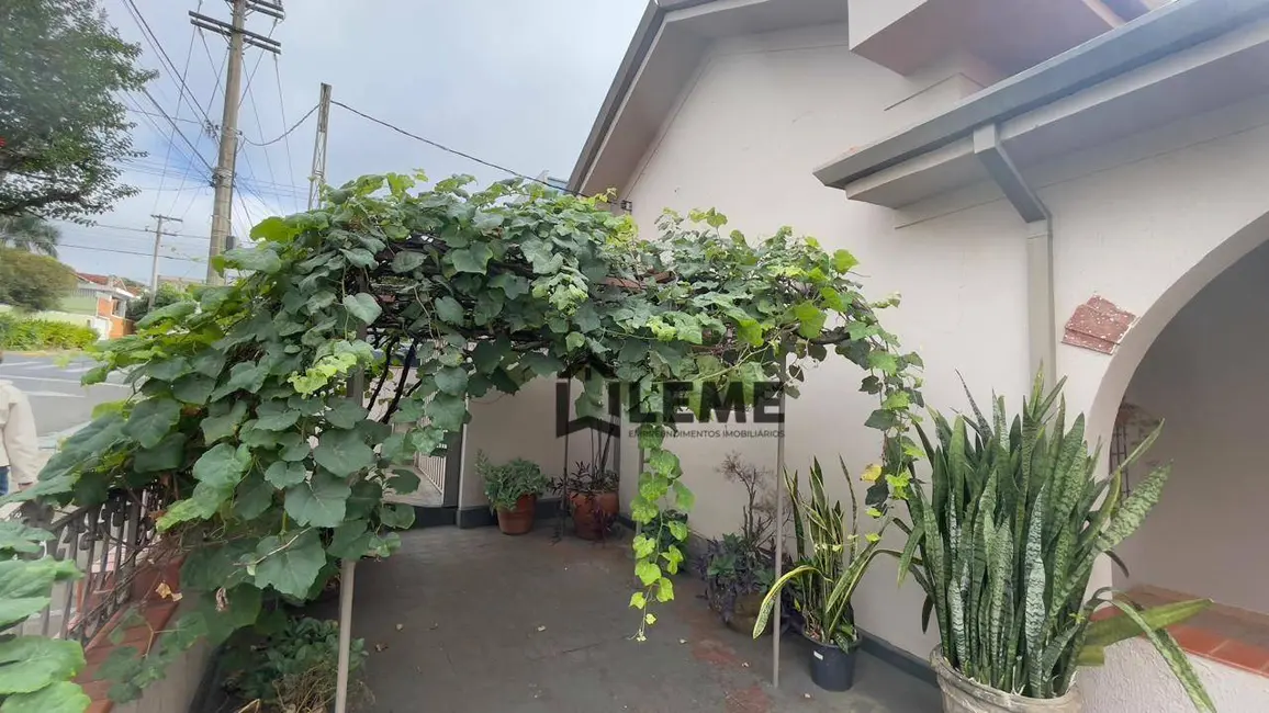 Casa com 3 quartos para alugar, 288m2 em Centro, Mococa - SP - imagem 9 Foto 9 de Casa com 3 quartos para alugar, 288m2 em Centro, Mococa - SP