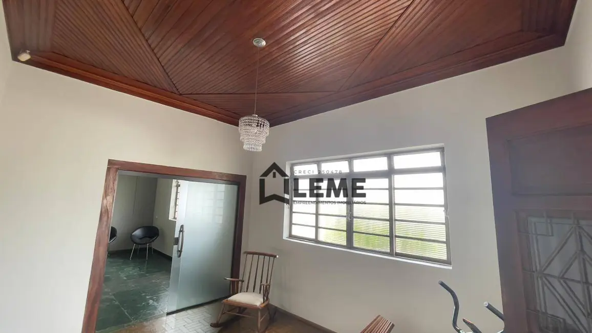Casa com 3 quartos para alugar, 288m2 em Centro, Mococa - SP - imagem 8 Foto 8 de Casa com 3 quartos para alugar, 288m2 em Centro, Mococa - SP