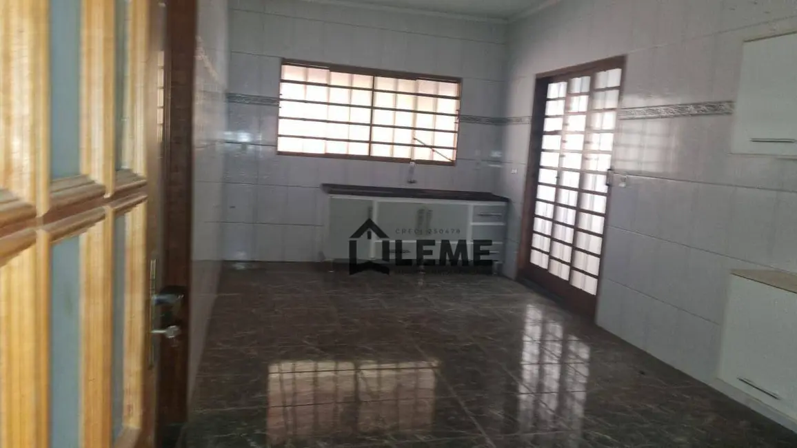 Casa com 3 quartos à venda em Parque das Canoas, Mococa - SP - imagem 4 Foto 4 de Casa com 3 quartos à venda em Parque das Canoas, Mococa - SP