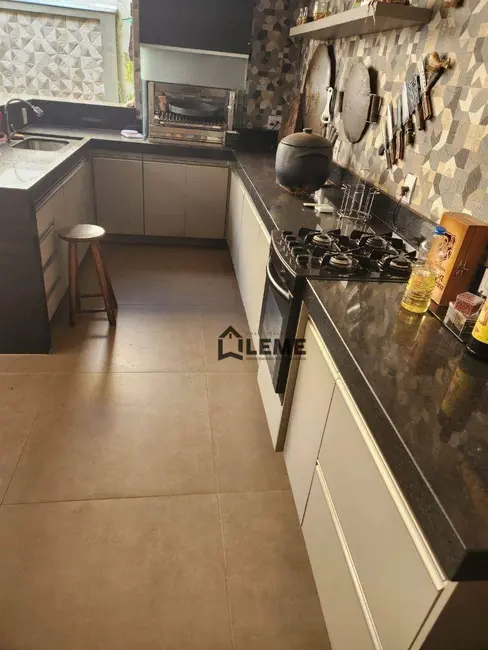 Casa com 3 quartos à venda em Jardim Alvorada, Mococa - SP - imagem 3 Foto 3 de Casa com 3 quartos à venda em Jardim Alvorada, Mococa - SP