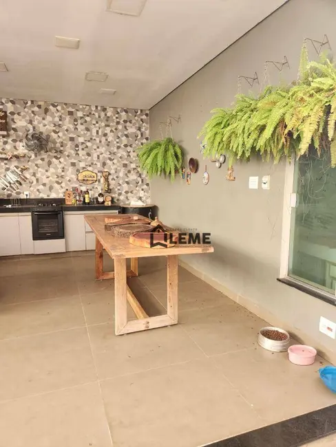 Casa com 3 quartos à venda em Jardim Alvorada, Mococa - SP - imagem 4 Foto 4 de Casa com 3 quartos à venda em Jardim Alvorada, Mococa - SP