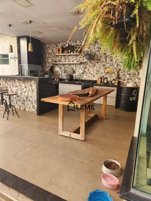 Casa com 3 quartos à venda em Jardim Alvorada, Mococa - SP - imagem 6 Foto 6 de Casa com 3 quartos à venda em Jardim Alvorada, Mococa - SP