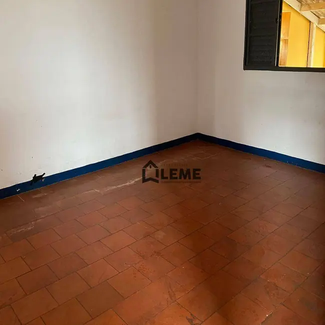 Casa com 2 quartos para alugar, 250m2 em Mocoquinha, Mococa - SP - imagem 3 Foto 3 de Casa com 2 quartos para alugar, 250m2 em Mocoquinha, Mococa - SP
