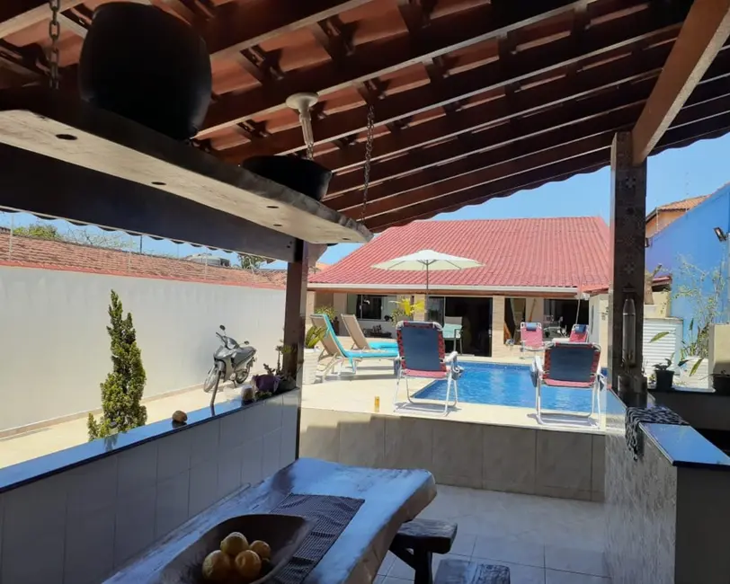 Casa de Condomínio com 3 quartos à venda, 220m2 em Itanhaem - SP - imagem 4 Foto 4 de Casa de Condomínio com 3 quartos à venda, 220m2 em Itanhaem - SP