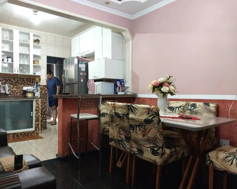 Casa com 4 quartos à venda, 142m2 em Santo Antônio, Osasco - SP - imagem 4 Foto 4 de Casa com 4 quartos à venda, 142m2 em Santo Antônio, Osasco - SP