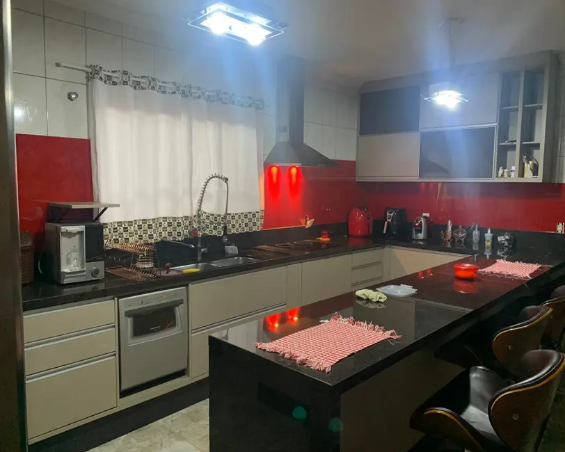 Foto 6 de Casa com 4 quartos à venda, 250m2 em Jardim das Flores, Osasco - SP