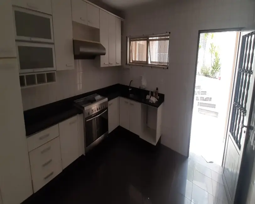 Casa com 3 quartos à venda, 200m2 em Vila Campesina, Osasco - SP - imagem 4 Foto 4 de Casa com 3 quartos à venda, 200m2 em Vila Campesina, Osasco - SP