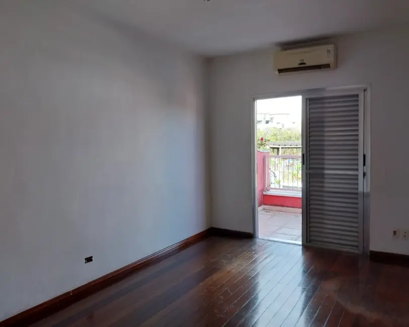 Casa com 3 quartos à venda, 220m2 em Bela Vista, Osasco - SP - imagem 2 Foto 2 de Casa com 3 quartos à venda, 220m2 em Bela Vista, Osasco - SP