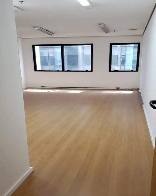 Sala Comercial para alugar, 37m2 em Vila Olímpia, São Paulo - SP - imagem 1 Foto 1 de Sala Comercial para alugar, 37m2 em Vila Olímpia, São Paulo - SP