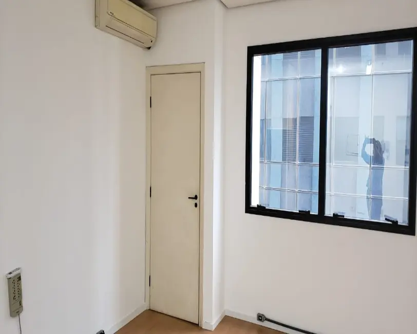 Sala Comercial para alugar, 37m2 em Vila Olímpia, São Paulo - SP - imagem 7 Foto 7 de Sala Comercial para alugar, 37m2 em Vila Olímpia, São Paulo - SP