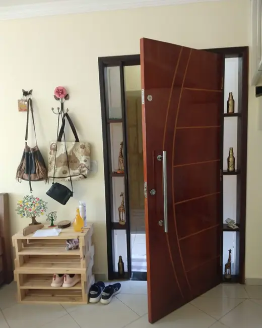 Casa com 3 quartos à venda, 180m2 em Jardim das Flores, Osasco - SP - imagem 6 Foto 6 de Casa com 3 quartos à venda, 180m2 em Jardim das Flores, Osasco - SP