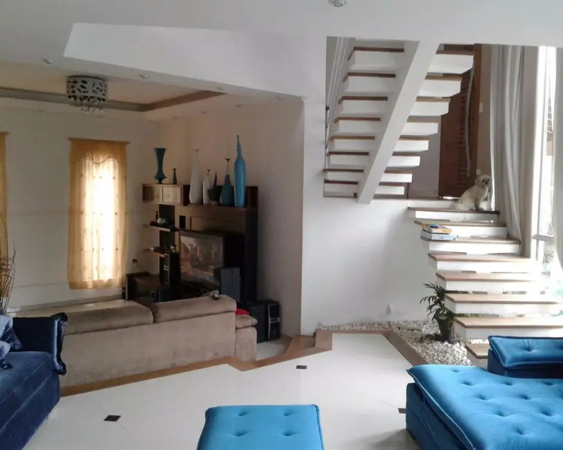 Casa de Condomínio com 4 quartos à venda, 245m2 em Cotia - SP - imagem 2 Foto 2 de Casa de Condomínio com 4 quartos à venda, 245m2 em Cotia - SP