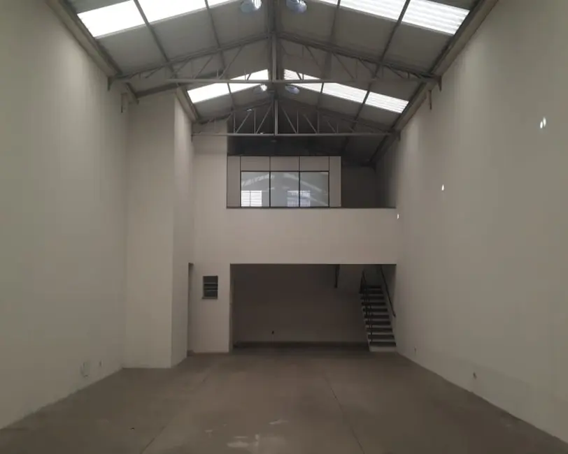 Foto 2 de Armazém / Galpão à venda, 250m2 em São Paulo - SP