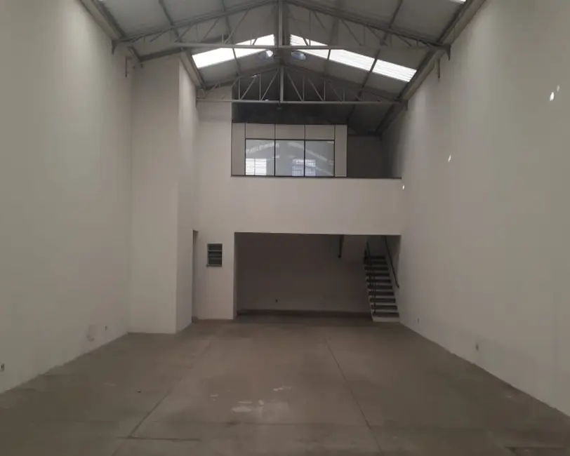 Foto 1 de Armazém / Galpão à venda, 250m2 em São Paulo - SP