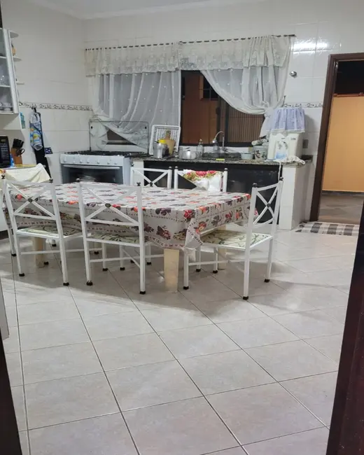 Casa com 3 quartos à venda, 230m2 em Peruibe - SP - imagem 4 Foto 4 de Casa com 3 quartos à venda, 230m2 em Peruibe - SP