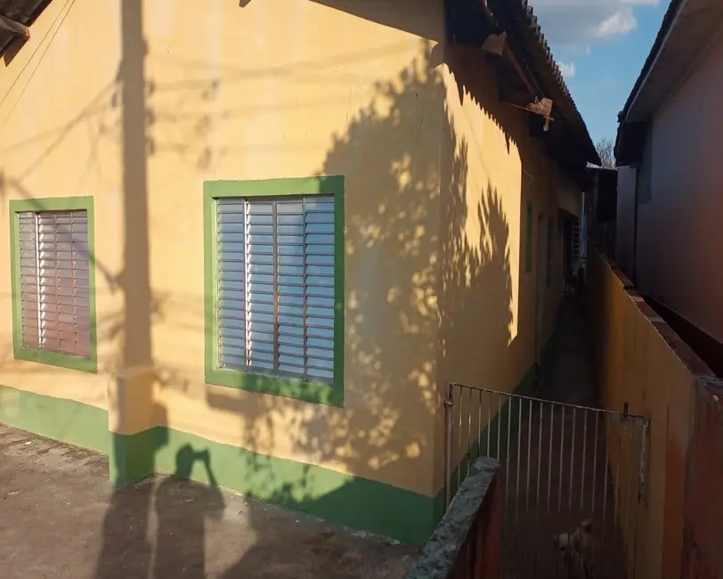 Casa com 2 quartos à venda, 300m2 em Vila Maria Helena, Carapicuiba - SP - imagem 3 Foto 3 de Casa com 2 quartos à venda, 300m2 em Vila Maria Helena, Carapicuiba - SP