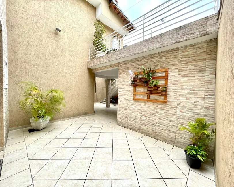 Casa com 4 quartos à venda, 217m2 em Ayrosa, Osasco - SP - imagem 8 Foto 8 de Casa com 4 quartos à venda, 217m2 em Ayrosa, Osasco - SP