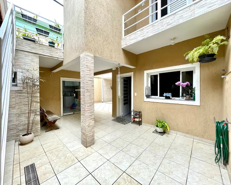 Casa com 4 quartos à venda, 217m2 em Ayrosa, Osasco - SP - imagem 6 Foto 6 de Casa com 4 quartos à venda, 217m2 em Ayrosa, Osasco - SP