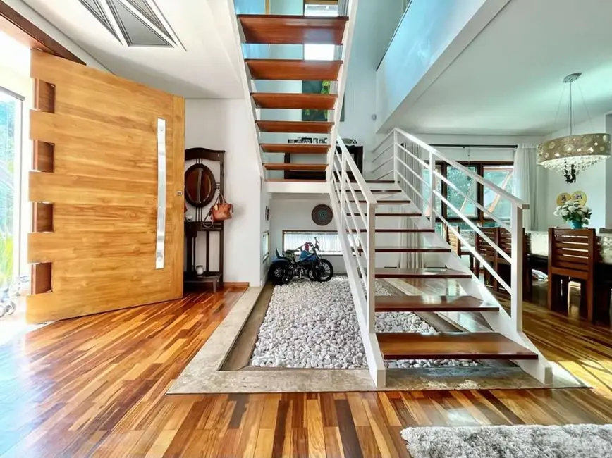Casa de Condomínio com 3 quartos à venda, 358m2 em Chácara das Paineiras, Carapicuiba - SP - imagem 9 Foto 9 de Casa de Condomínio com 3 quartos à venda, 358m2 em Chácara das Paineiras, Carapicuiba - SP