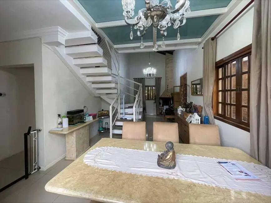 Foto 9 de Casa com 3 quartos à venda, 180m2 em Jardim Semiramis, Cotia - SP