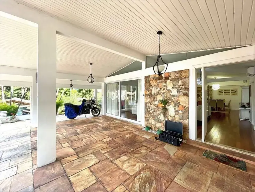 Foto 4 de Casa com 4 quartos à venda, 850m2 em Vila Santo Antônio, Cotia - SP