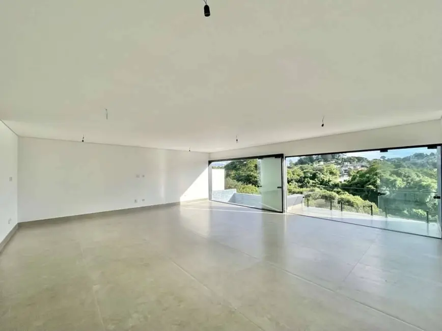 Casa de Condomínio com 4 quartos à venda, 400m2 em Golf Gardens, Carapicuiba - SP - imagem 7 Foto 7 de Casa de Condomínio com 4 quartos à venda, 400m2 em Golf Gardens, Carapicuiba - SP