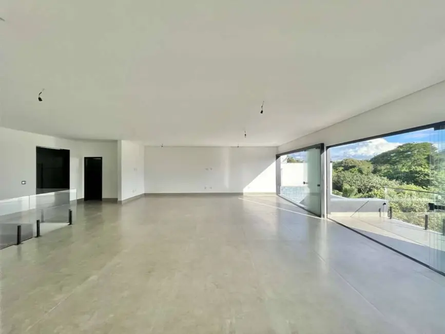 Casa de Condomínio com 4 quartos à venda, 400m2 em Golf Gardens, Carapicuiba - SP - imagem 5 Foto 5 de Casa de Condomínio com 4 quartos à venda, 400m2 em Golf Gardens, Carapicuiba - SP