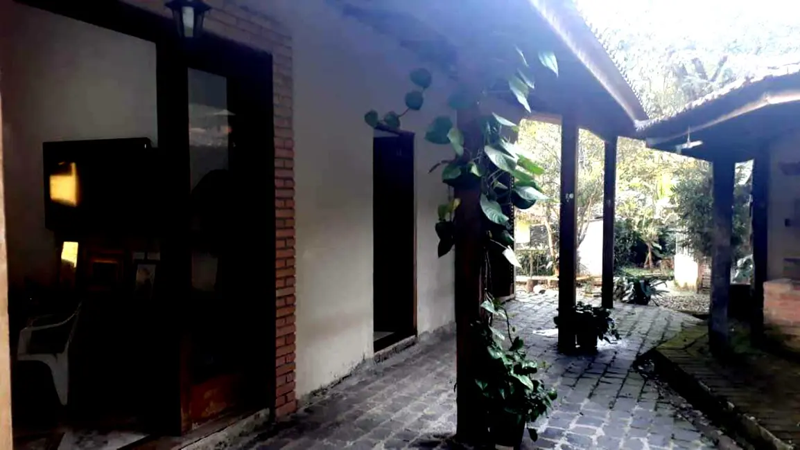 Foto 2 de Casa com 4 quartos à venda, 138m2 em Granja Carneiro Viana, Cotia - SP