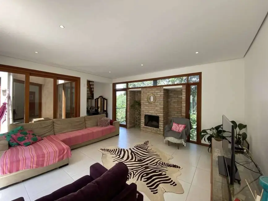 Foto 1 de Casa de Condomínio com 3 quartos à venda, 300m2 em Chácara das Candeias, Carapicuiba - SP