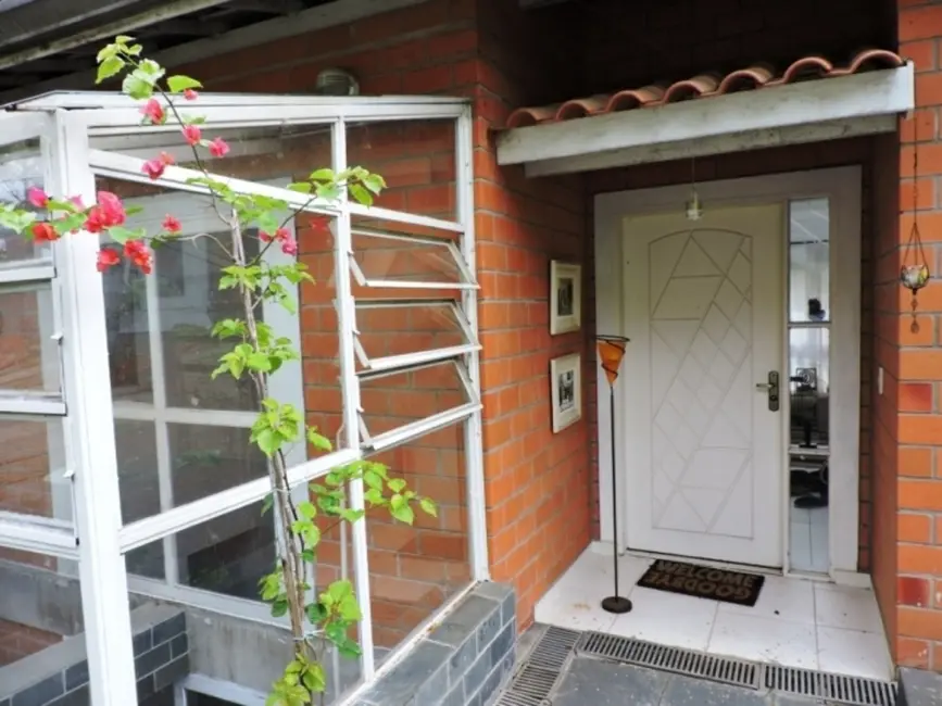 Foto 4 de Casa de Condomínio com 4 quartos à venda, 205m2 em Jardim Indaiá, Embu Das Artes - SP