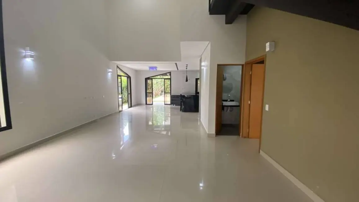 Foto 3 de Casa de Condomínio com 4 quartos para alugar, 360m2 em Chácaras São Carlos, Cotia - SP