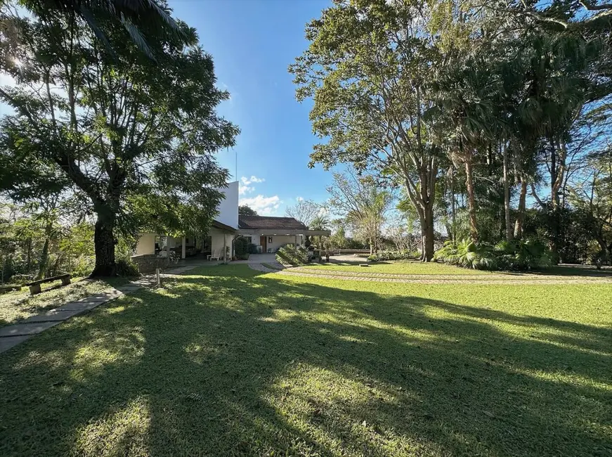 Foto 2 de Casa de Condomínio com 3 quartos à venda, 435m2 em Chácara dos Junqueiras, Carapicuiba - SP