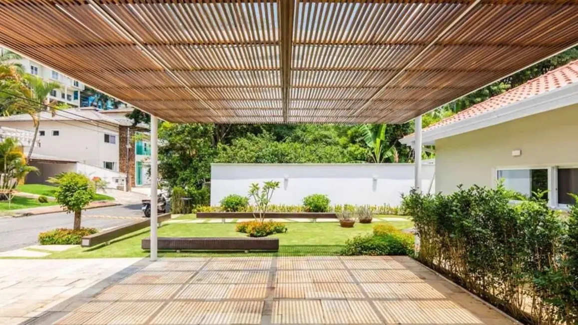 Casa de Condomínio com 3 quartos à venda, 370m2 em Terras do Madeira, Carapicuiba - SP - imagem 3 Foto 3 de Casa de Condomínio com 3 quartos à venda, 370m2 em Terras do Madeira, Carapicuiba - SP