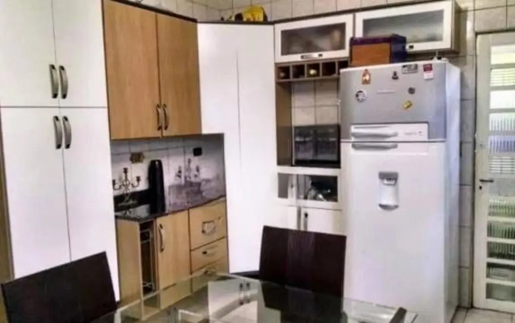 Casa com 3 quartos à venda, 220m2 em Helena Maria, Osasco - SP - imagem 6 Foto 6 de Casa com 3 quartos à venda, 220m2 em Helena Maria, Osasco - SP