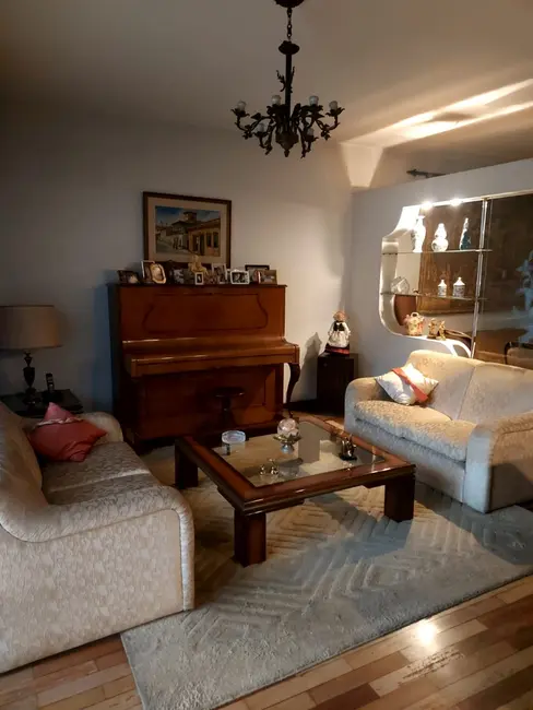 Casa com 3 quartos à venda e para alugar, 250m2 em Campo Belo, São Paulo - SP - imagem 4 Foto 4 de Casa com 3 quartos à venda e para alugar, 250m2 em Campo Belo, São Paulo - SP