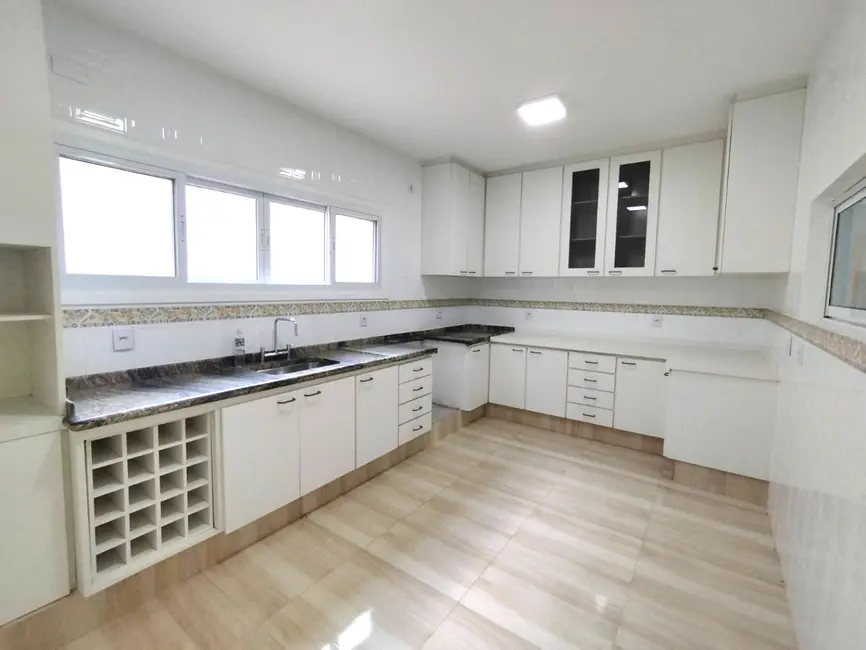 Casa de Condomínio com 3 quartos à venda e para alugar, 340m2 em Granja Viana, Cotia - SP - imagem 6 Foto 6 de Casa de Condomínio com 3 quartos à venda e para alugar, 340m2 em Granja Viana, Cotia - SP