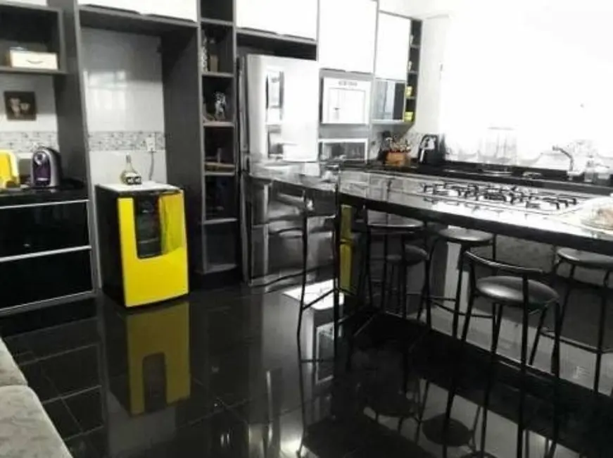 Casa com 3 quartos à venda, 170m2 em Vila Yolanda, Osasco - SP - imagem 5 Foto 5 de Casa com 3 quartos à venda, 170m2 em Vila Yolanda, Osasco - SP