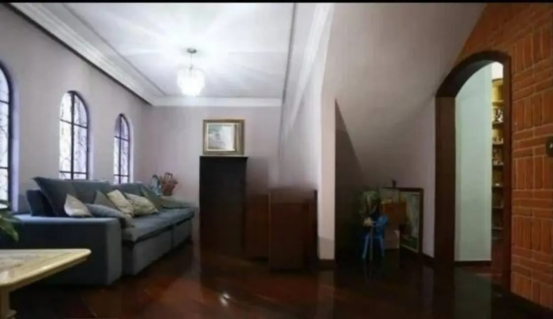 Casa com 4 quartos à venda, 327m2 em km 18, Osasco - SP - imagem 3 Foto 3 de Casa com 4 quartos à venda, 327m2 em km 18, Osasco - SP