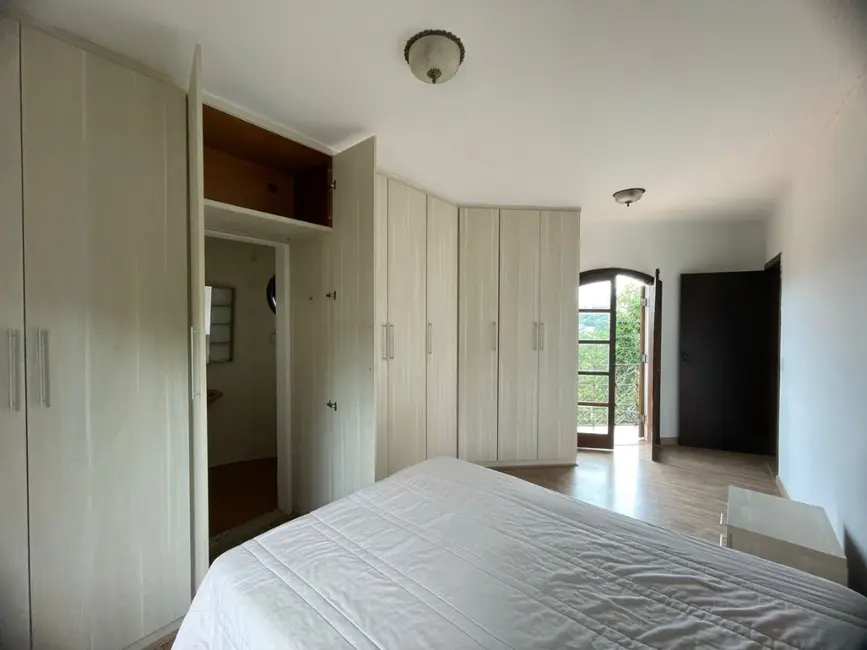 Foto 6 de Casa com 3 quartos à venda e para alugar, 234m2 em Jardim Semiramis, Cotia - SP