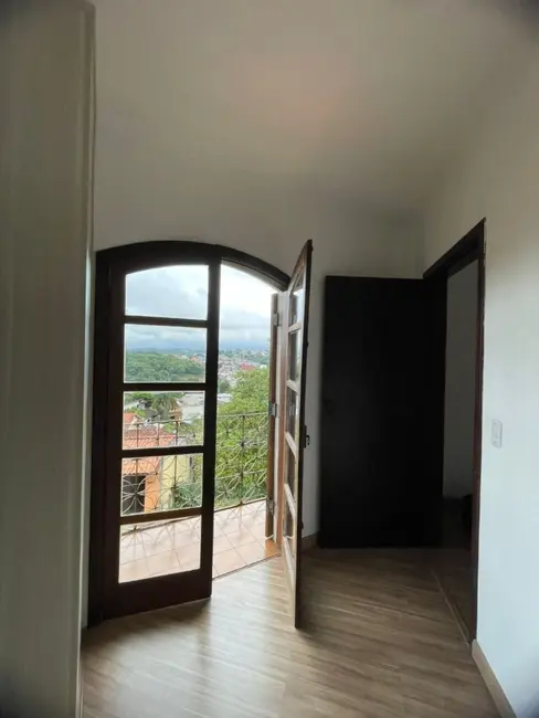 Foto 5 de Casa com 3 quartos à venda e para alugar, 234m2 em Jardim Semiramis, Cotia - SP